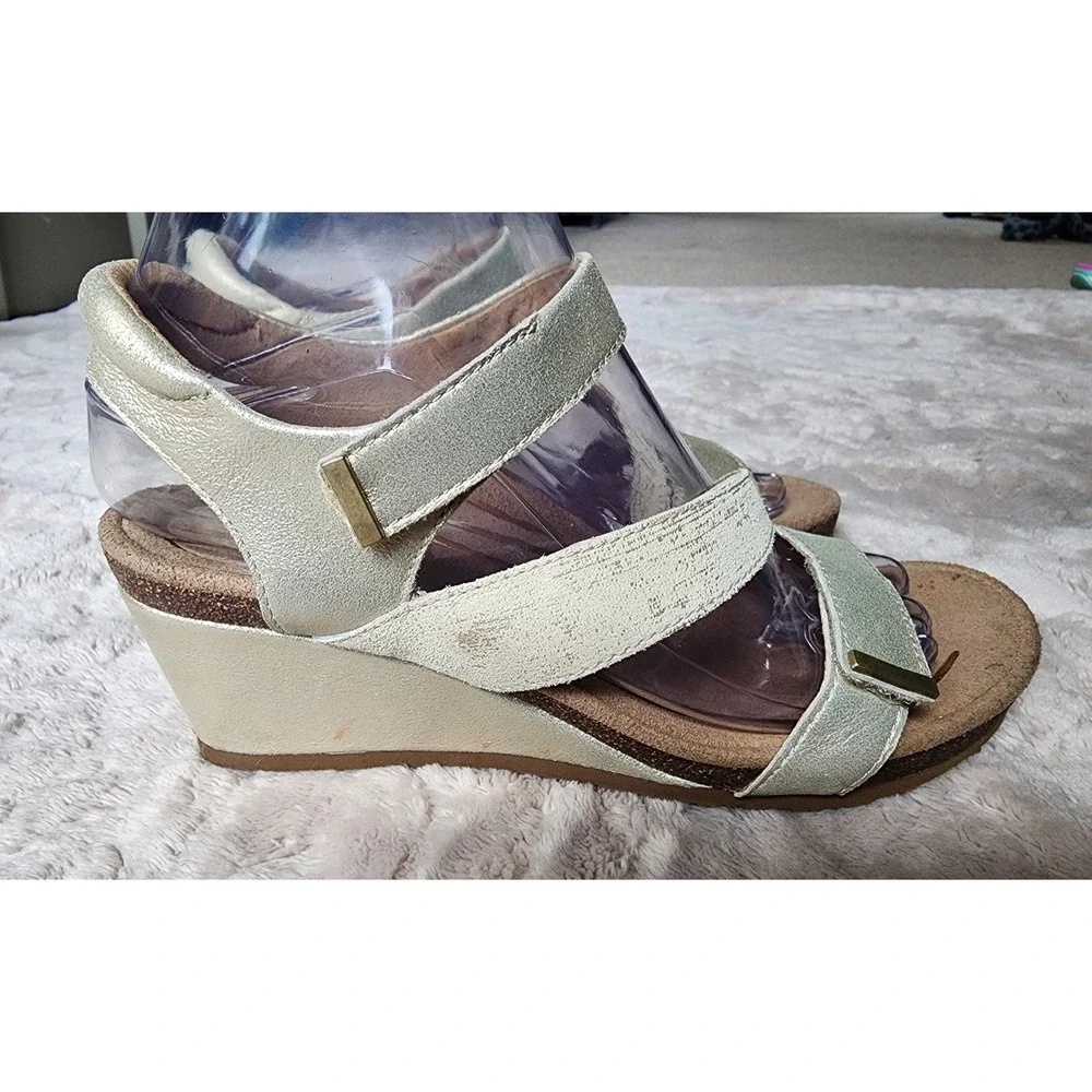 Aetrex Womens 7 Gold Metallic Leather Wedge Sandals Orthotic Comfort